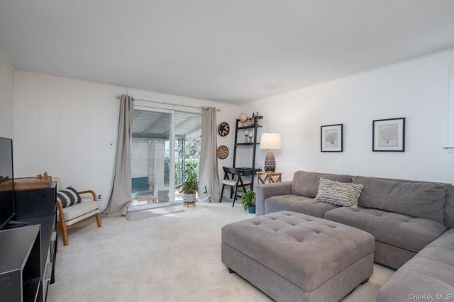 7 Stein Street, Valley Stream, NY 11580