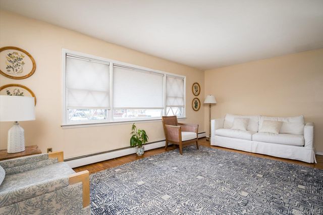 7 Stein Street, Valley Stream, NY 11580