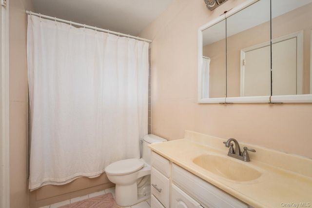 7 Stein Street, Valley Stream, NY 11580