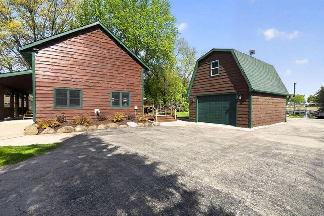 W6660 Puckaway ROAD, Markesan, WI 53946