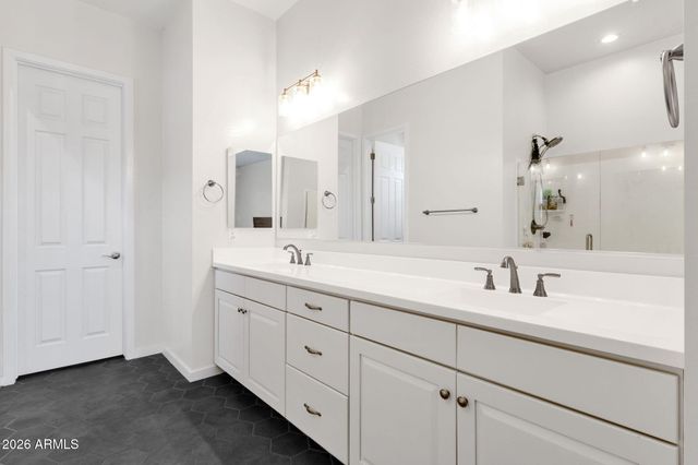 15713 W WASHINGTON Street, Goodyear, AZ 85338