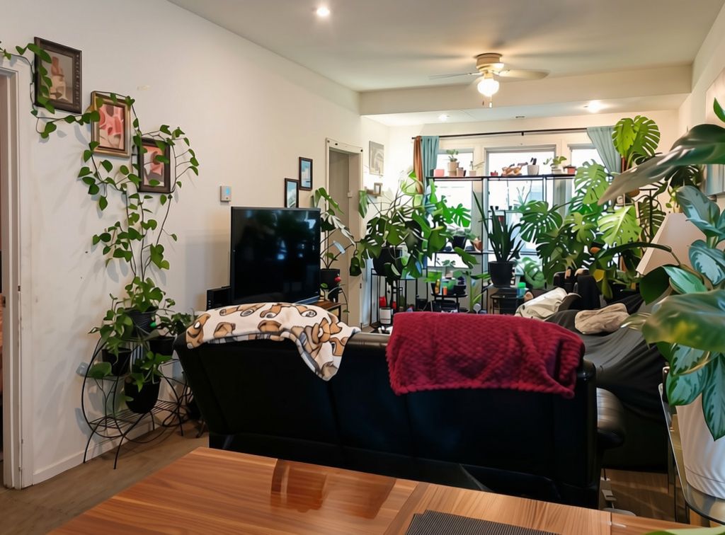 8518 S Exchange Avenue, Chicago, IL 60617 — photo 4