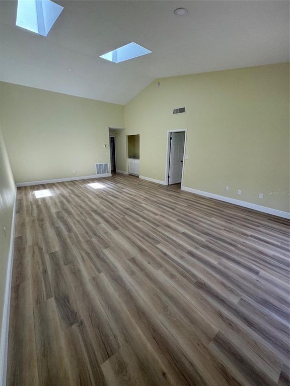 Image 3 of property listing at 2317 SUN VALLEY CIRCLE 2317, Winter Park, FL 32792