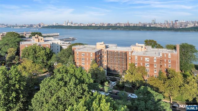 8450 Boulevard East 4F, North Bergen, NJ 07047