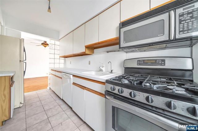 8450 Boulevard East 4F, North Bergen, NJ 07047