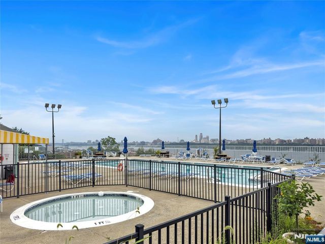 8450 Boulevard East 4F, North Bergen, NJ 07047