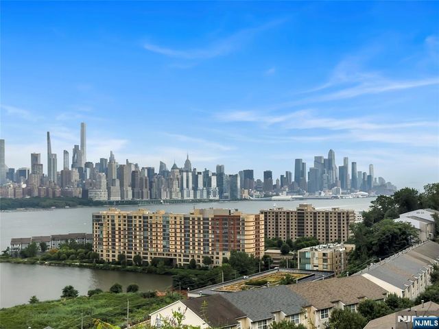 8450 Boulevard East 4F, North Bergen, NJ 07047