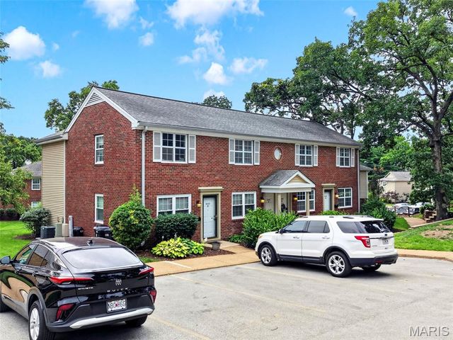 9026 Cardinal Terrace, Brentwood, MO 63144