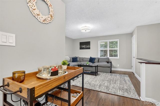 9026 Cardinal Terrace, Brentwood, MO 63144
