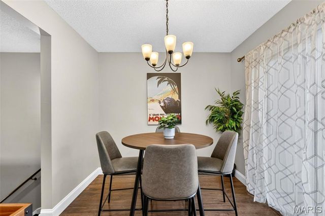 9026 Cardinal Terrace, Brentwood, MO 63144