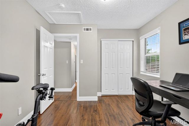 9026 Cardinal Terrace, Brentwood, MO 63144