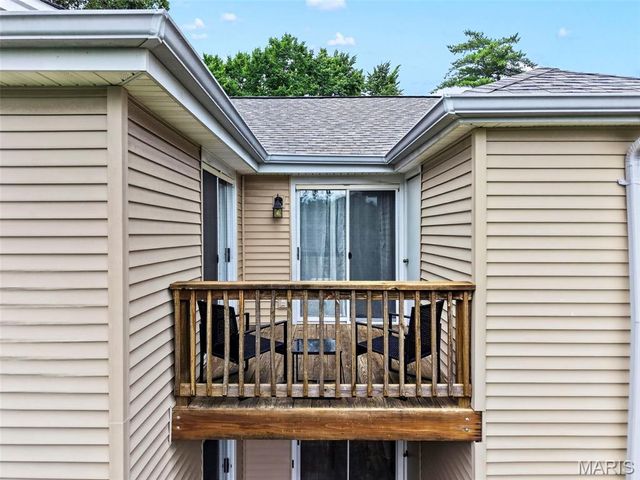 9026 Cardinal Terrace, Brentwood, MO 63144