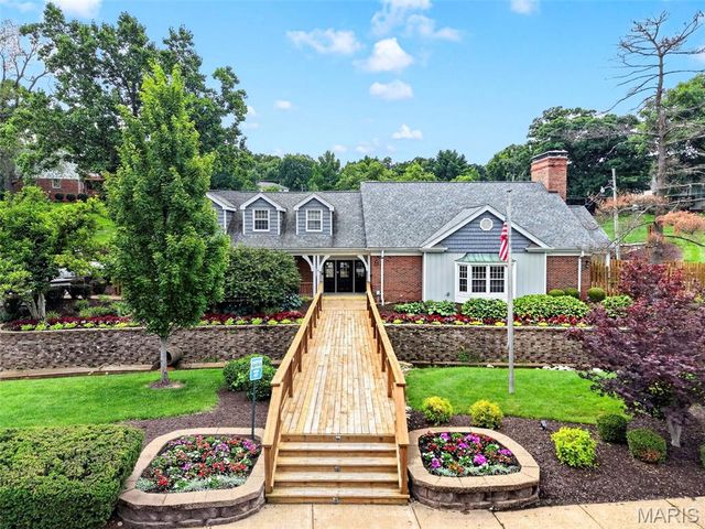 9026 Cardinal Terrace, Brentwood, MO 63144