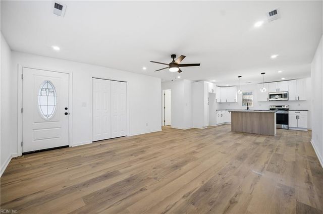 3512 Maori DR, Chesapeake, VA 23321