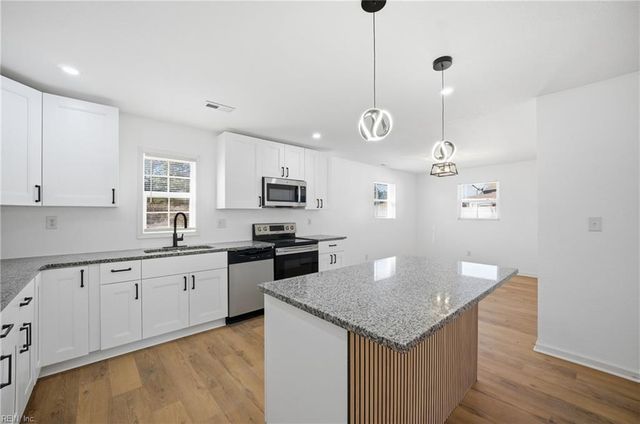 3512 Maori DR, Chesapeake, VA 23321