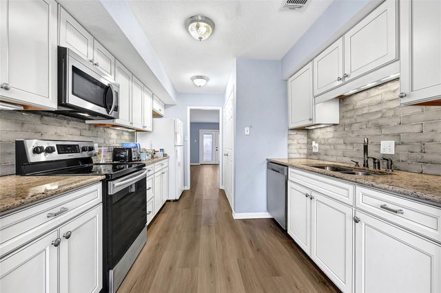 6370 Creekbend Drive 55, Houston, TX 77096