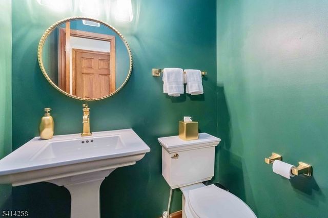 237 Tabor Rd, Morris Plains Boro, NJ 07950