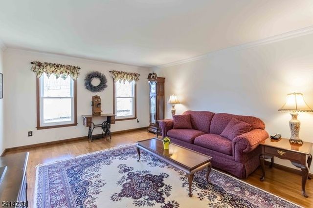 237 Tabor Rd, Morris Plains Boro, NJ 07950