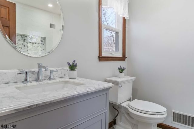 237 Tabor Rd, Morris Plains Boro, NJ 07950