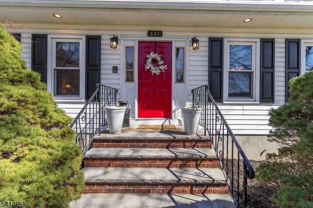 237 Tabor Rd, Morris Plains Boro, NJ 07950