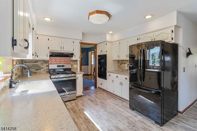 237 Tabor Rd, Morris Plains Boro, NJ 07950