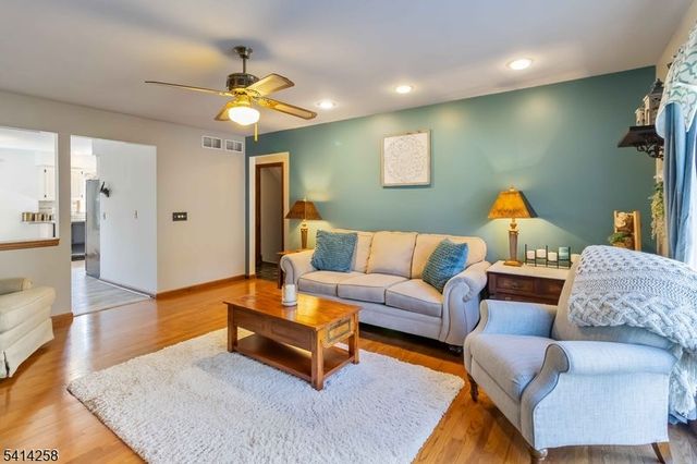 237 Tabor Rd, Morris Plains Boro, NJ 07950