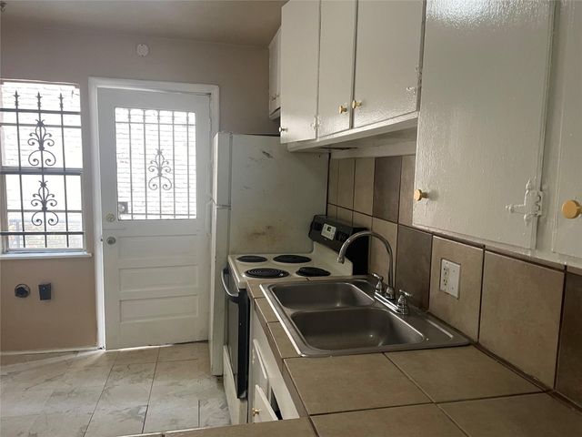 11639 Chimney Rock Road A, Houston, TX 77035