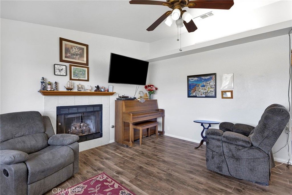 Image 10 of property listing at 9317 Sabina, Hesperia, CA 92345