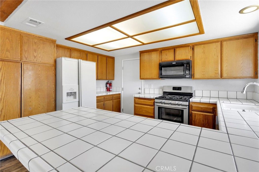 Image 13 of property listing at 9317 Sabina, Hesperia, CA 92345