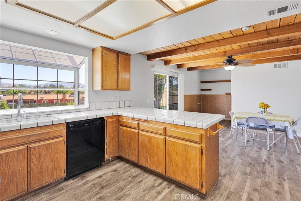 Image 15 of property listing at 9317 Sabina, Hesperia, CA 92345