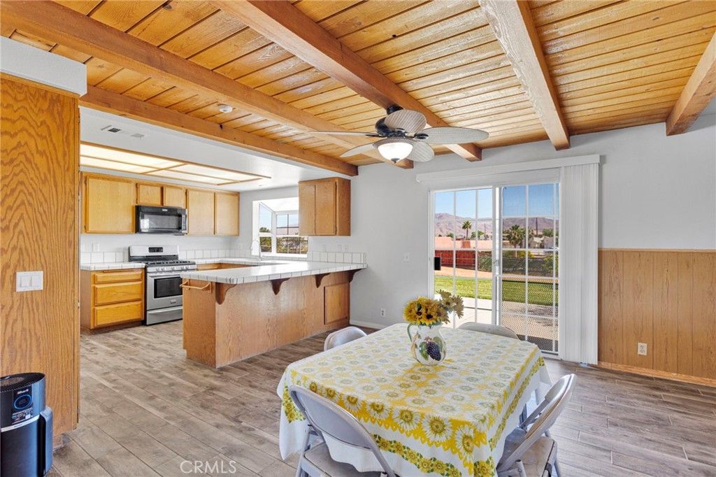 Image 17 of property listing at 9317 Sabina, Hesperia, CA 92345