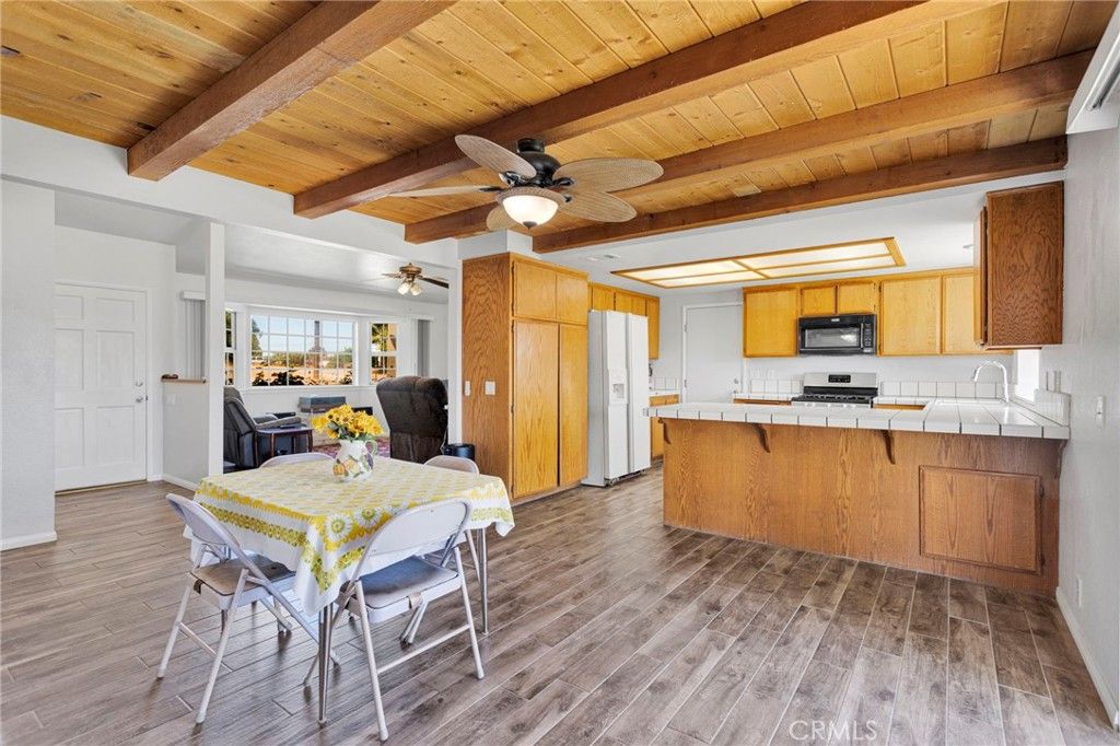 Image 18 of property listing at 9317 Sabina, Hesperia, CA 92345