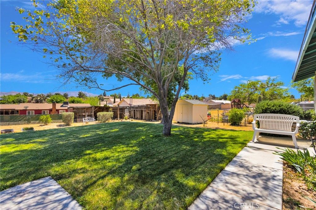 Image 32 of property listing at 9317 Sabina, Hesperia, CA 92345