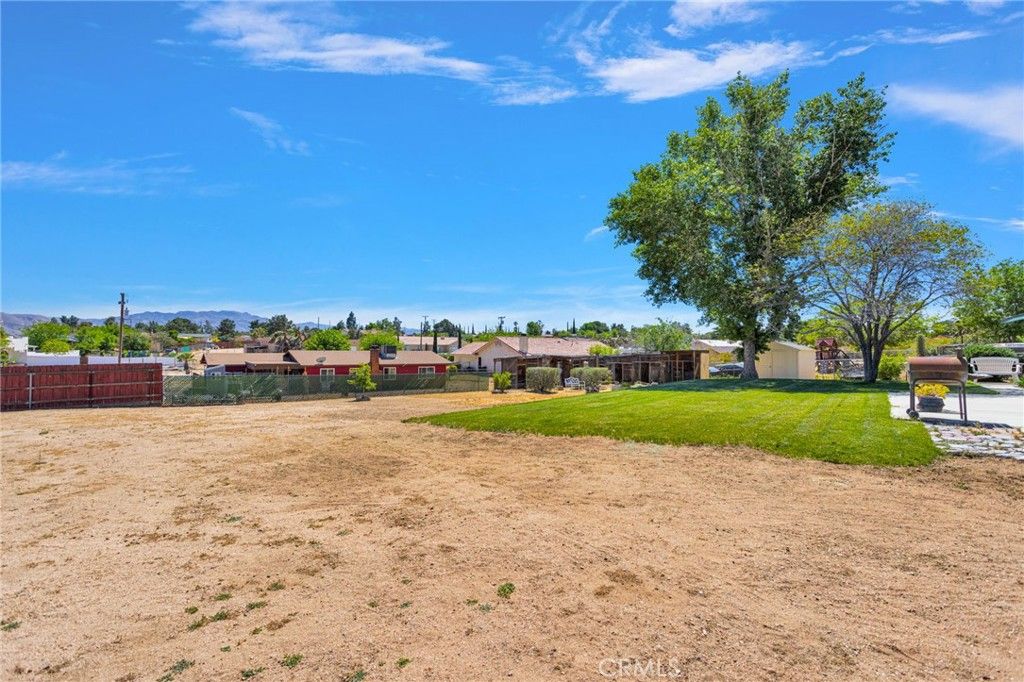 Image 38 of property listing at 9317 Sabina, Hesperia, CA 92345