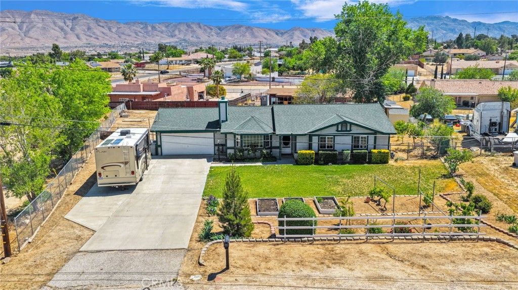 Image 40 of property listing at 9317 Sabina, Hesperia, CA 92345