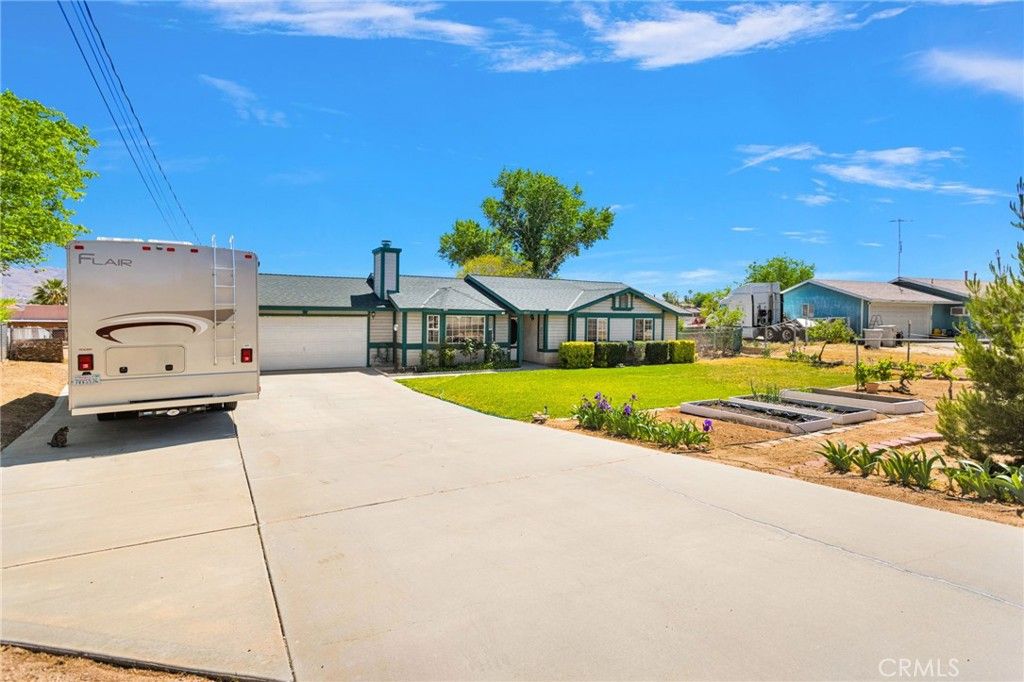 Image 5 of property listing at 9317 Sabina, Hesperia, CA 92345