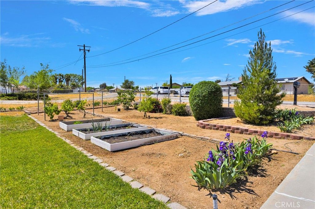 Image 6 of property listing at 9317 Sabina, Hesperia, CA 92345