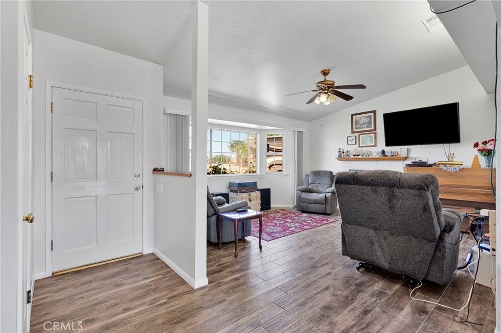 Image 8 of property listing at 9317 Sabina, Hesperia, CA 92345