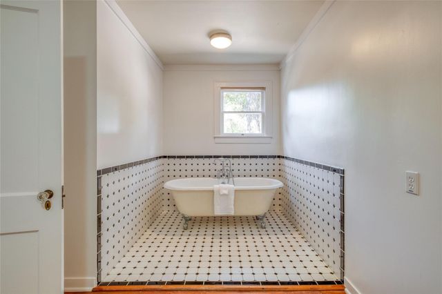 708 & 712 Nowotny LN, Austin, TX 78702