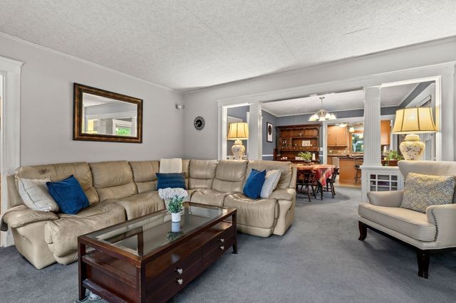 102 Elliot Ave, Quincy, MA 02171
