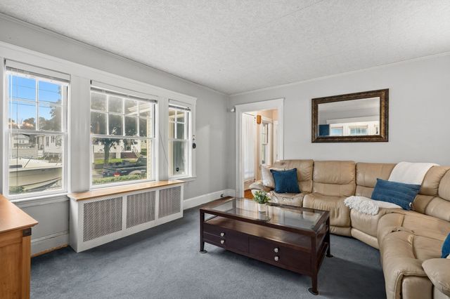 102 Elliot Ave, Quincy, MA 02171