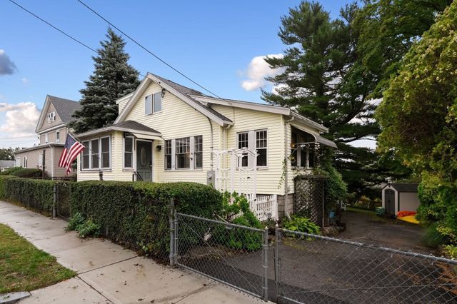 102 Elliot Ave, Quincy, MA 02171