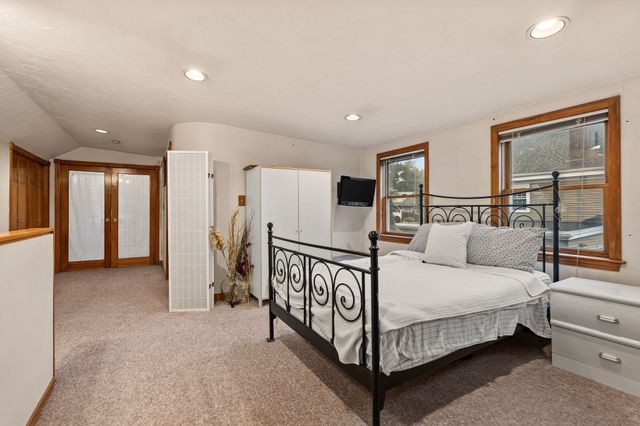 102 Elliot Ave, Quincy, MA 02171