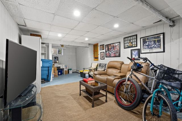 102 Elliot Ave, Quincy, MA 02171