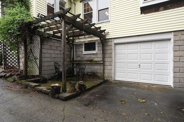 102 Elliot Ave, Quincy, MA 02171