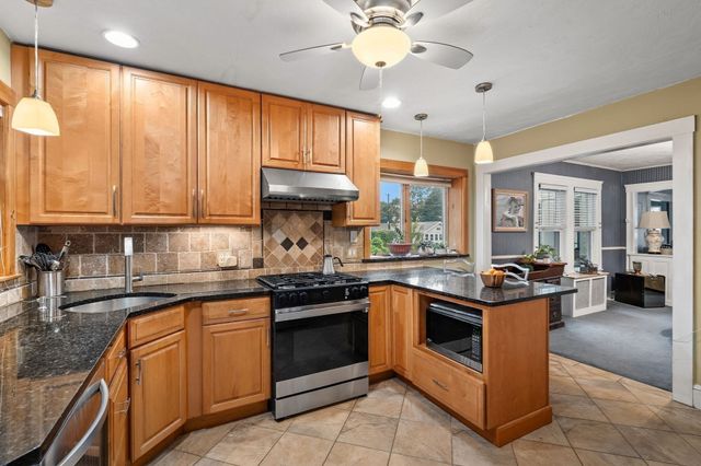 102 Elliot Ave, Quincy, MA 02171