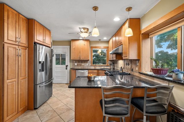 102 Elliot Ave, Quincy, MA 02171