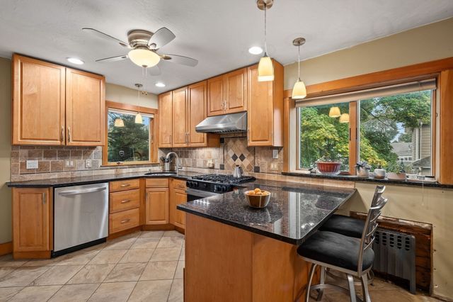 102 Elliot Ave, Quincy, MA 02171