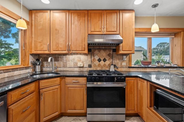 102 Elliot Ave, Quincy, MA 02171
