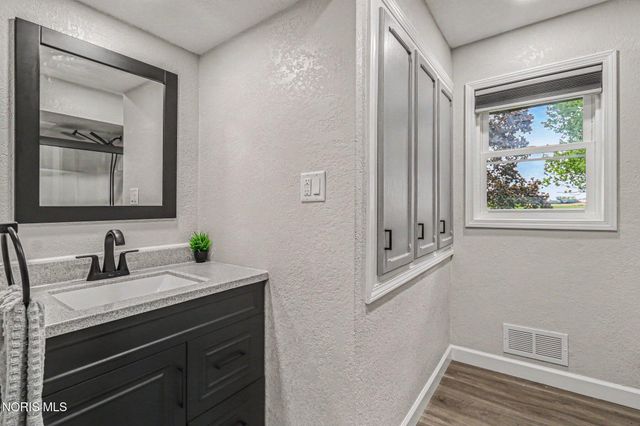 2120 Mathews Road, Northwood, OH 43619